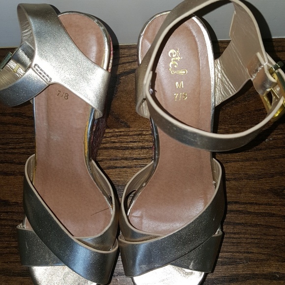 Gold with Multi color Wedges - Picture 7 of 8